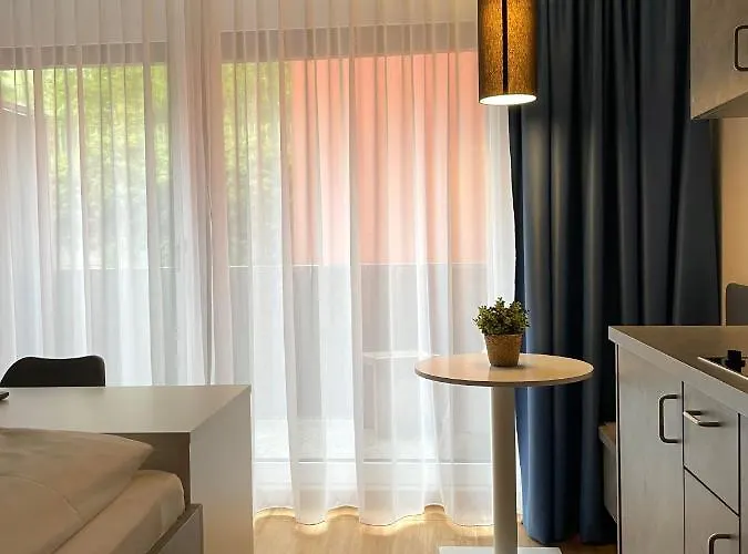 Arbio I Urbanstay Serviced & Готель *